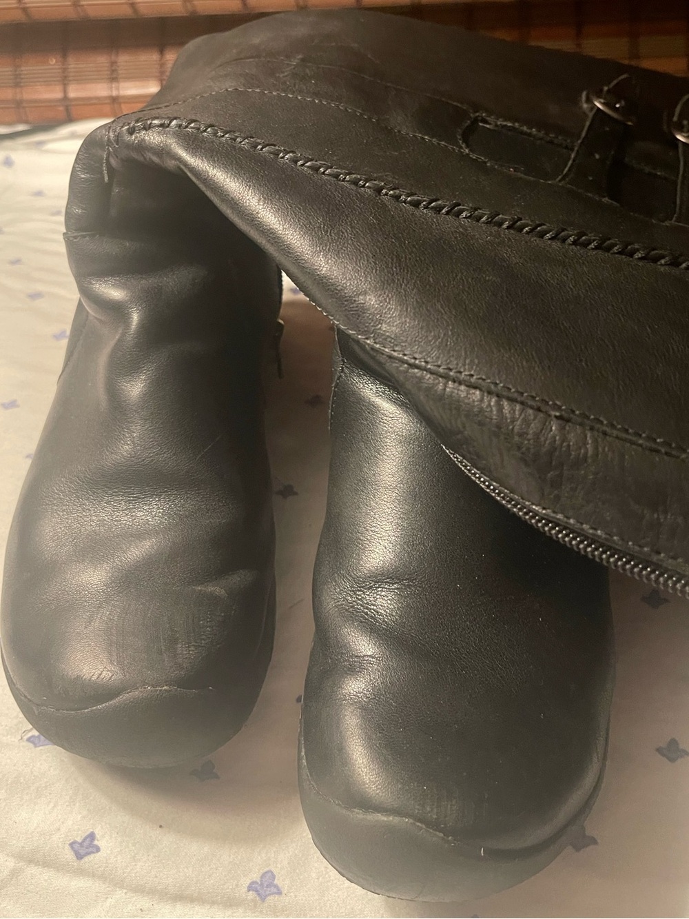 Keen Women's Black Leather Winter Rain Boots with Side Zip Detail